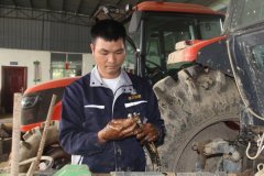 ”合做社建立的集育秧、烘干、仓储、加工的“